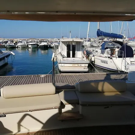 بوتيل Time Out Ferretti 45