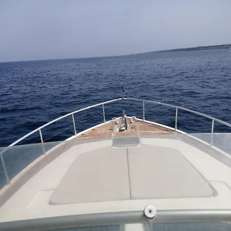 Time Out Ferretti 45 Botel