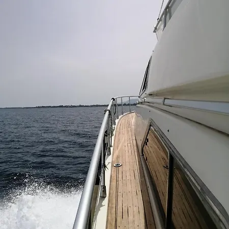 Time Out Ferretti 45 Botel