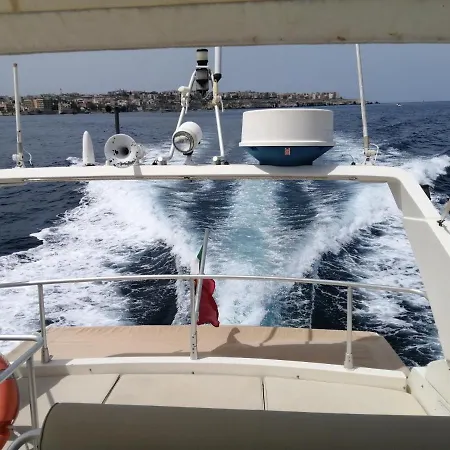 Botel Time Out Ferretti 45
