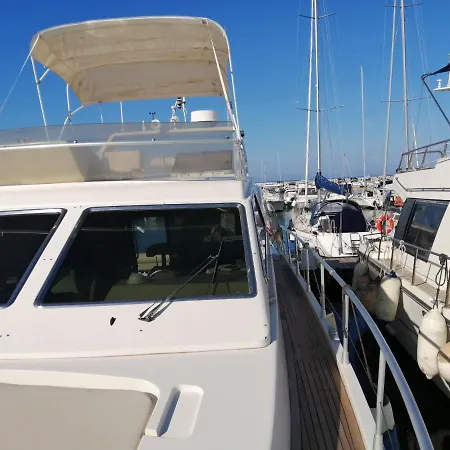 Time Out Ferretti 45 Botel